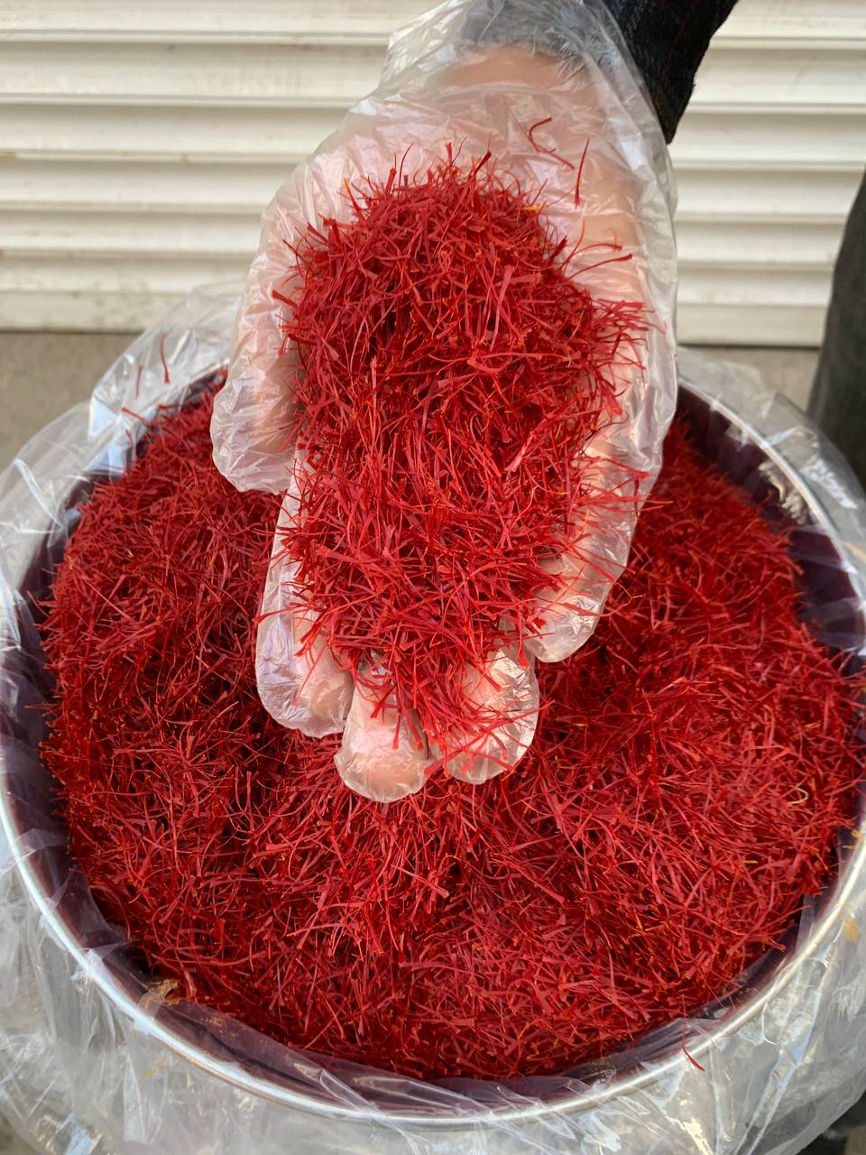 زعفران سوپر نگین پرسی فله 100گرمی + ارسال رایگان و خاتم همراه زعفران 3 زعفران سوپر نگین پرسی فله 100گرمی + ارسال رایگان و خاتم همراه زعفران - تصویر 3