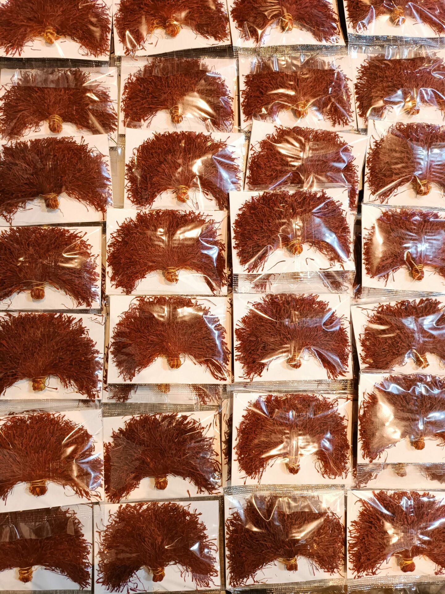 زعفران دسته یا دختر پیچ یک مثقالی 2 زعفران دسته یا دختر پیچ یک مثقالی - تصویر 2